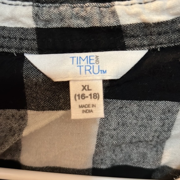 TIME AND TRU- button down flannel. - Picture 2 of 3